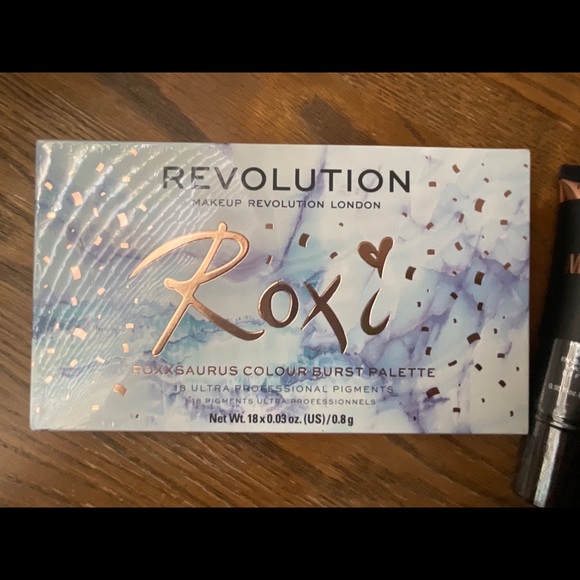 2 piece Makeup Revolution make-up bundle - Picture 2 of 8